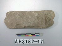 藏品(中型舌刃打製石斧)的圖片